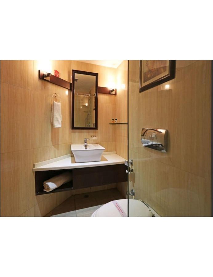 Hotel D Grand, Bareilly Buitenkant foto