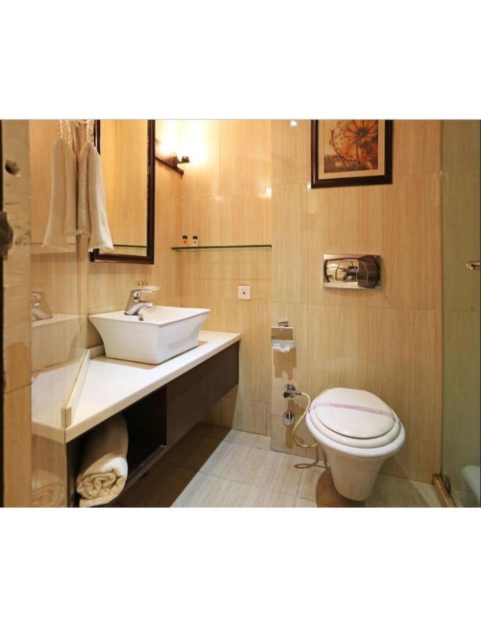 Hotel D Grand, Bareilly Buitenkant foto