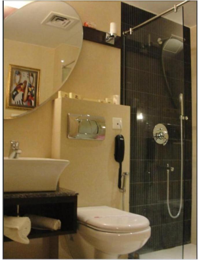 Hotel D Grand, Bareilly Buitenkant foto