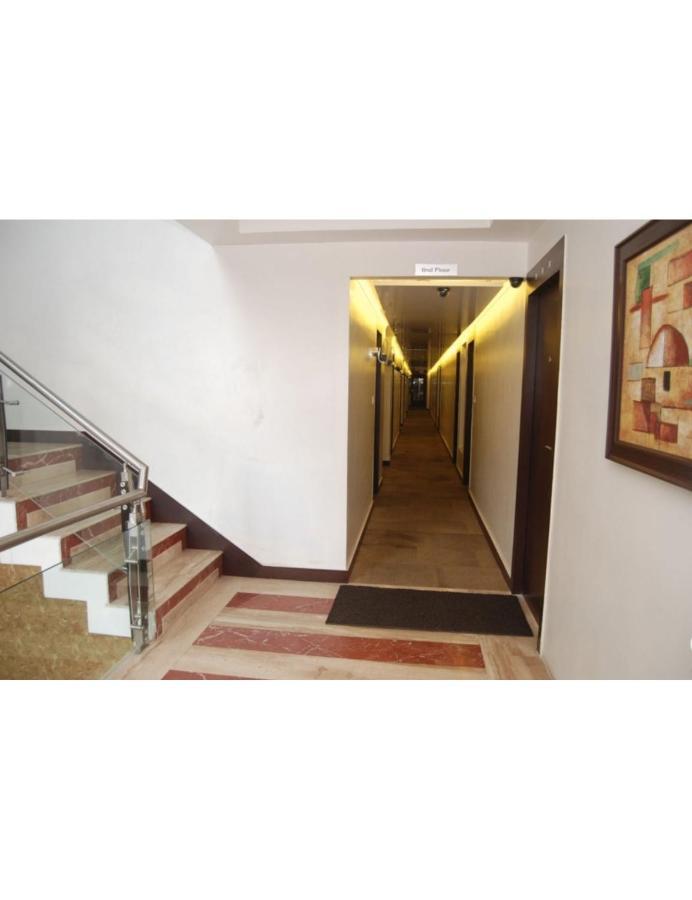 Hotel D Grand, Bareilly Buitenkant foto